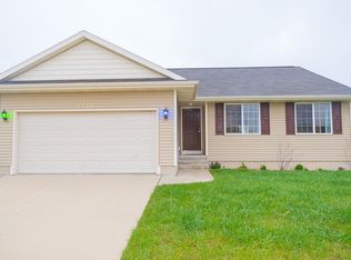 1226 Prairie Rose Dr SW, Cedar Rapids, IA 52404