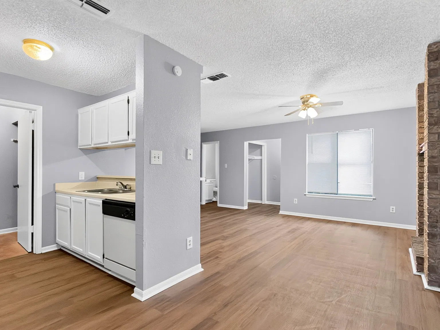 1813 Cedarhill Drive - B — Photo 3