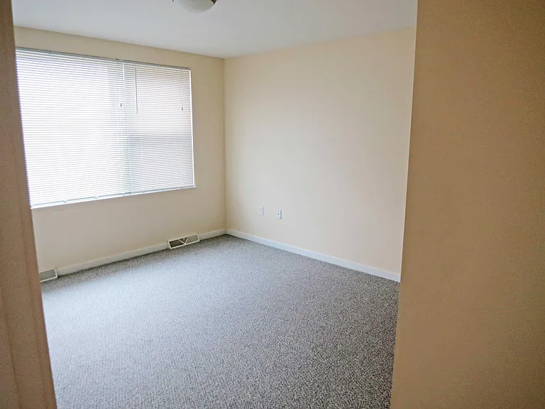 5811 Bryant St #18 — Photo 9