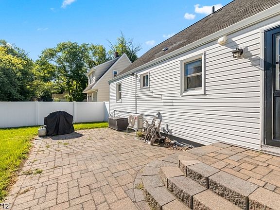 4th image of 162 Harding Ave