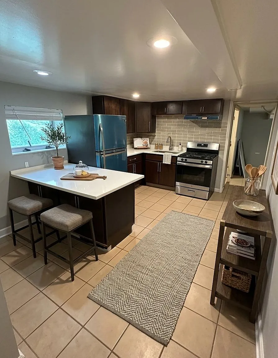 2 bed, 1000 sqft, $1,675 — Photo 4