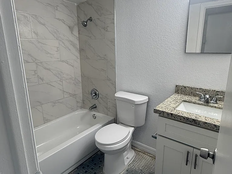 2452 Stella St #101 — Photo 7