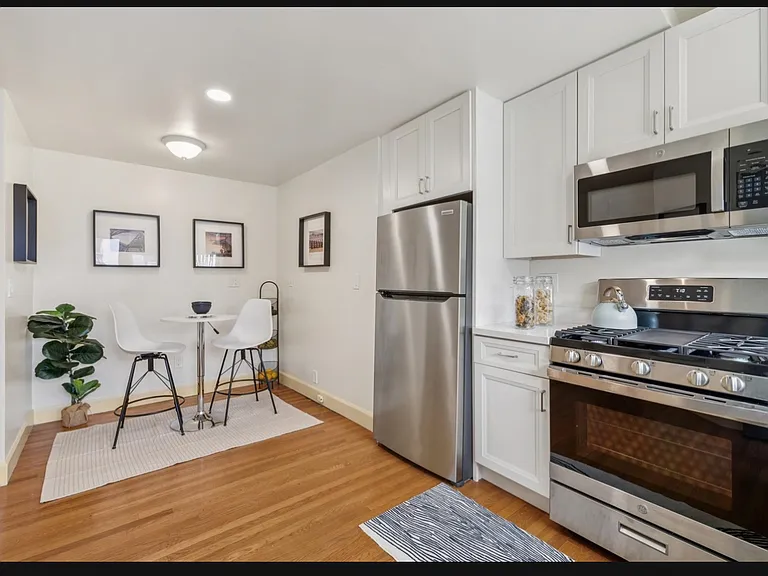 2834 Summit St #2834 — Photo 10