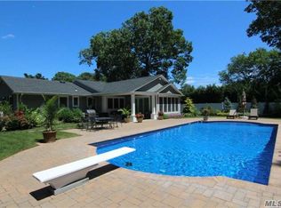 20 Branch Dr, Smithtown, NY 11787
