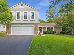 728 Old Hunt Rd, Fox River Grove, IL 60021