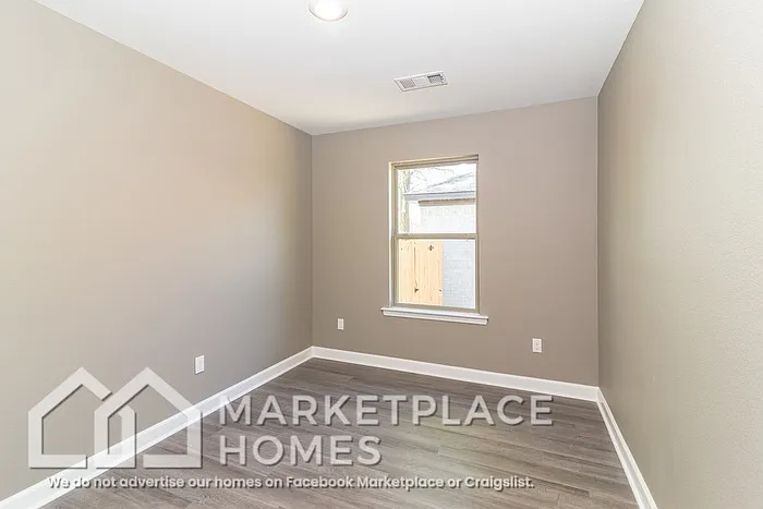900 W 23rd St — Photo 13