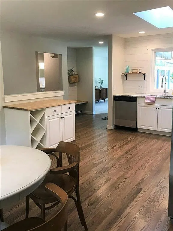 2921 La Salle Street — Photo 4