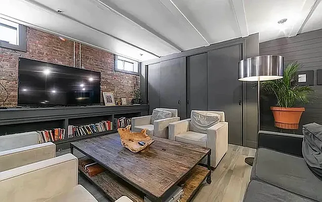 Rented by EXR | media 44