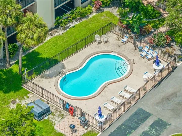 402 TARPON POINT, TARPON SPRINGS, FL 34689