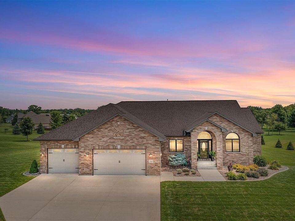 4 Car Garage & 1 Acre Lot