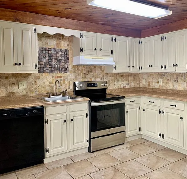 119 Nottingham Dr — Photo 3