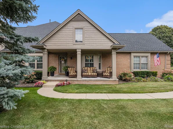23331 Sawgrass Ct S, South Lyon, MI 48178