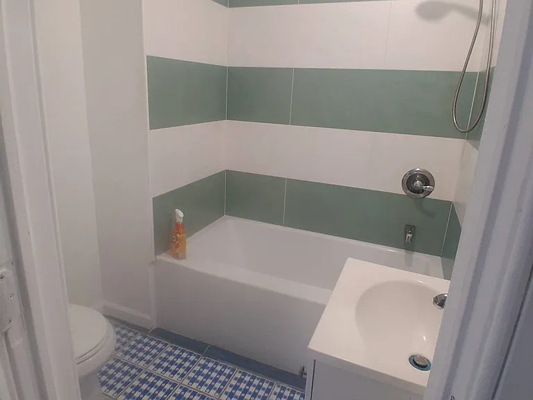 136 Johnston St — Photo 6