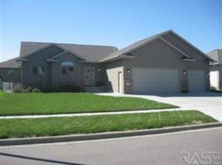 1713 S Locust Ave, Brandon, SD 57005