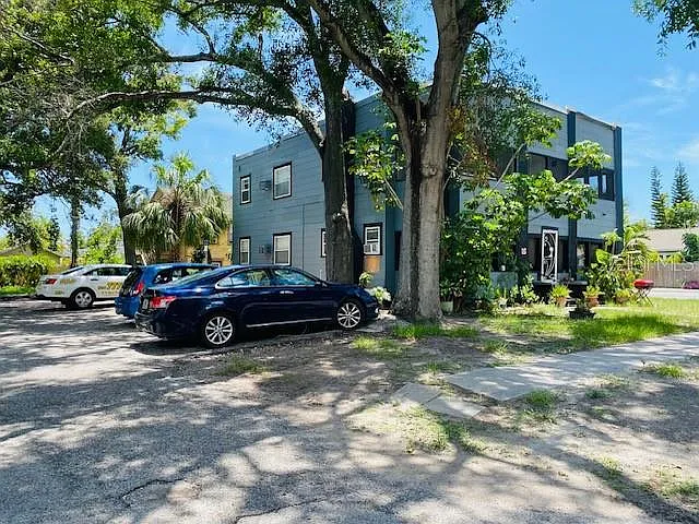 1960 4th Ave N — Photo 1