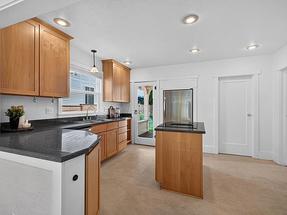5th image of 2102 E Mullan Ave