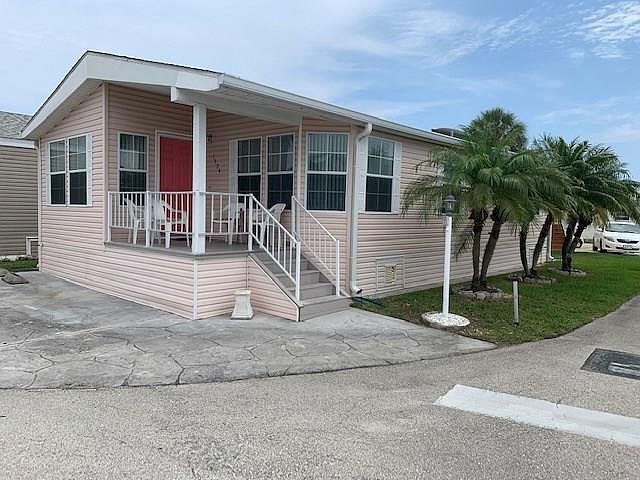 1st image of 1324 Nettles Blvd