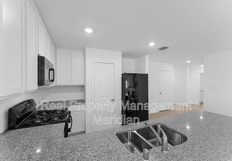 1821 Pentro Pkwy — Photo 7