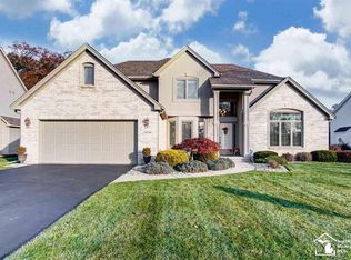 9298 Castlebury Dr, Temperance, MI 48182