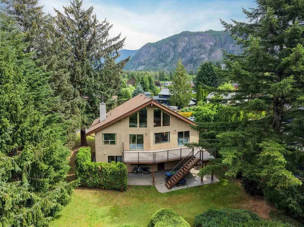 1464 Maple Cres, Squamish, BC V0N 1H0