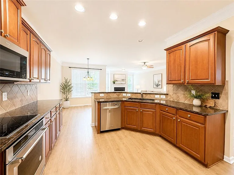 6065 Cameron Pointe — Photo 6