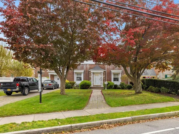 706 Saint Lukes Place, North Baldwin, NY 11510