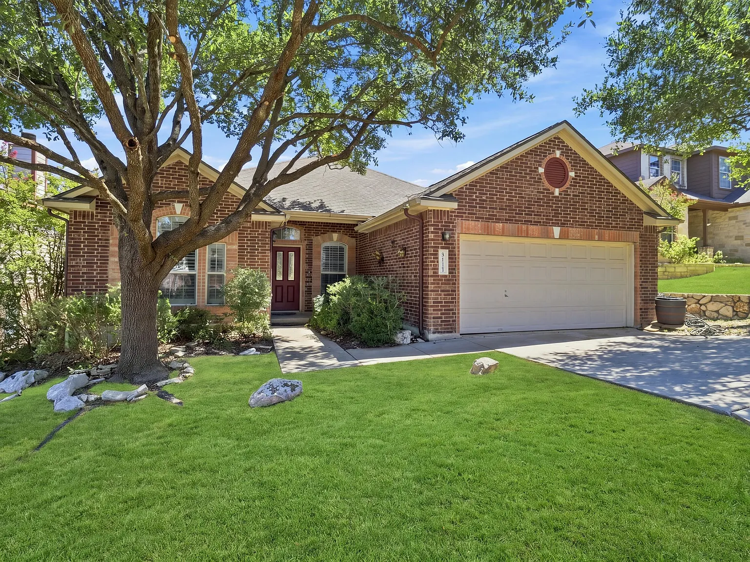 3 bed, 2386 sqft, $2,400 — Photo 1