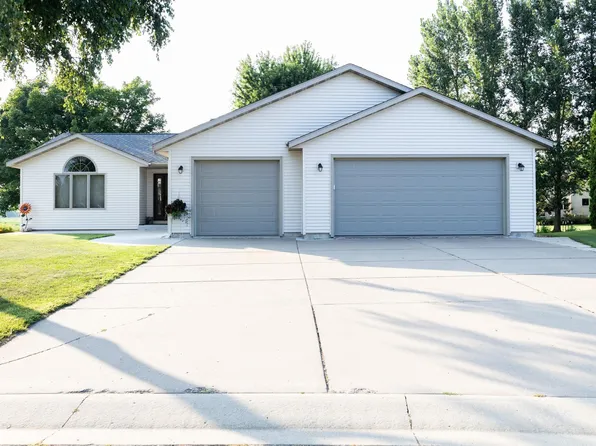 25 Benson Dr S, Lewiston, MN 55952
