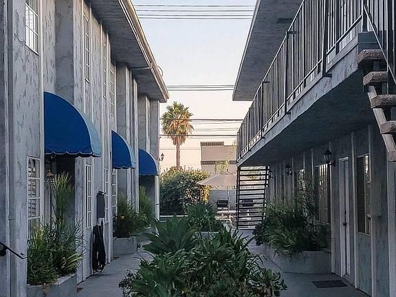 3rd image of 616 W Wilson Ave