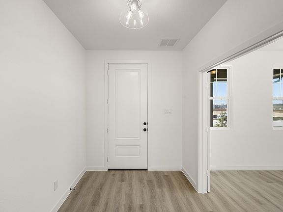 4th image of 657 Tyronza Dr