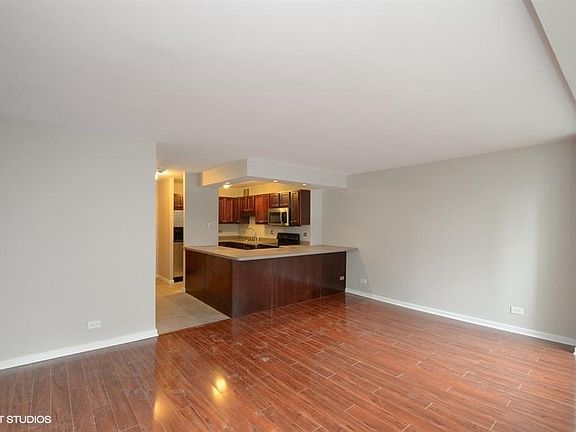 2nd image of 211 E Ohio St Floor 10