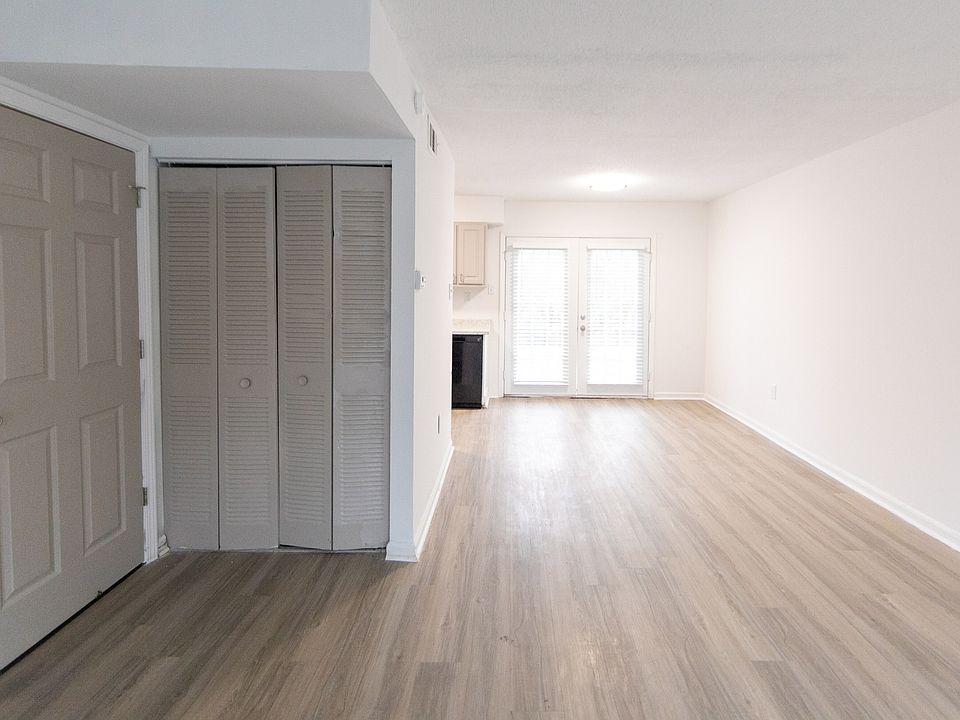 Living Area (2) Living Area (2)