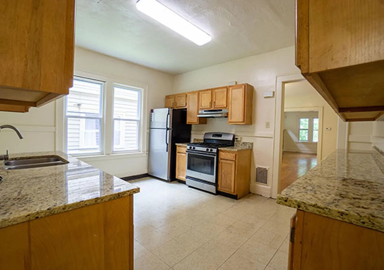720 Euclid Ave - Available 7/1/27 - 3 Bedroom Apartment Close To Campus — Photo 3