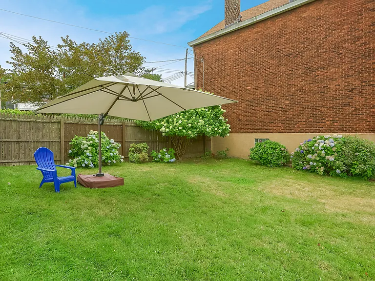 148 Dahlia St — Photo 10