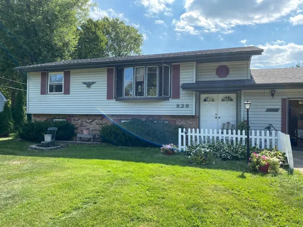 829 W Happy Hollow Rd, Janesville, WI 53546