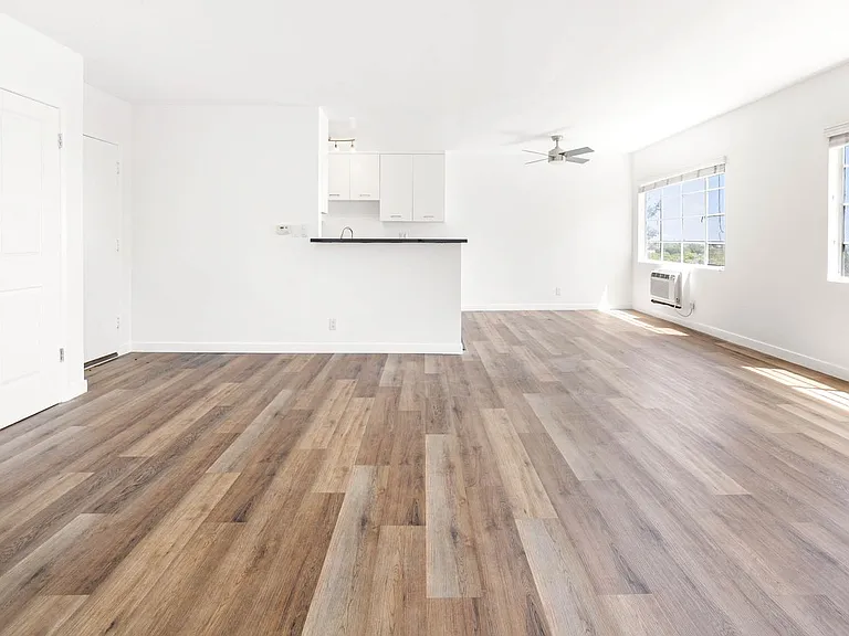 8440 Fountain Ave — Photo 8