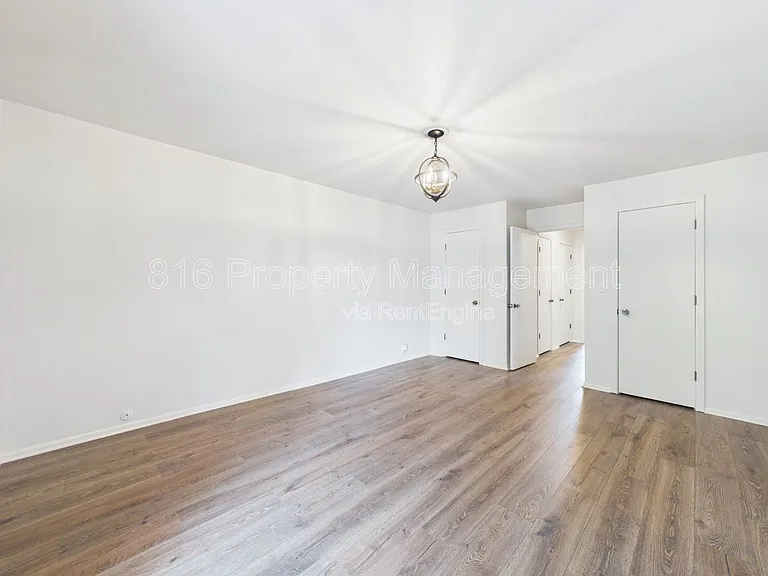 439 W 104th St — Photo 14