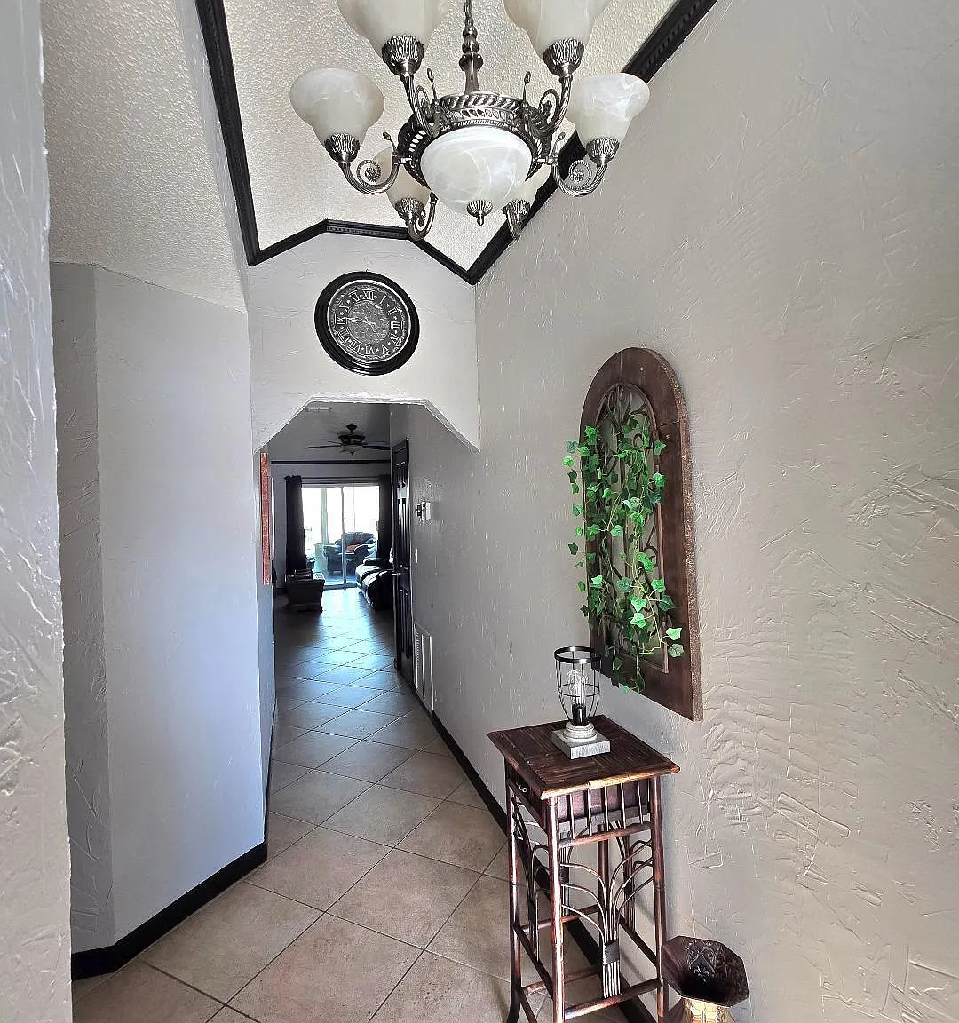 3 bed, 2.0 bath, 2100 sqft, $3,500 — Photo 3