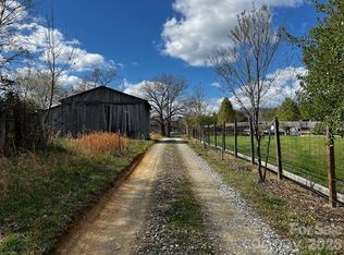 137 Cowboy Ln, Hot Springs, NC 28743