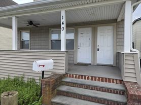 140 N Forest Ave, Rockville Centre, NY