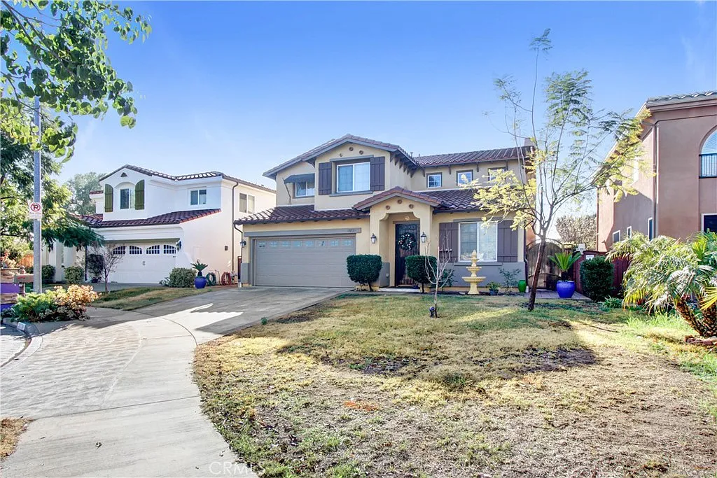 5 bed, 2500 sqft, $5,175 — Photo 1
