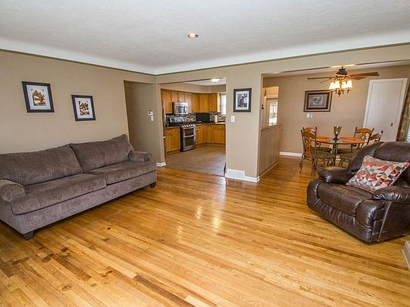 4th image of 22121 Sandy Ln