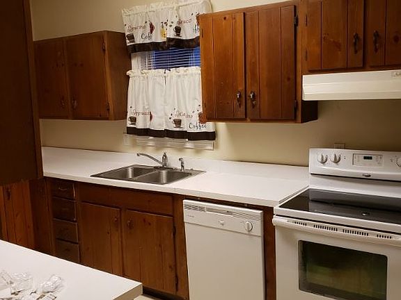 3rd image of 204 N Jackson St