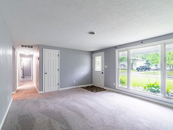 3rd image of 4225 Oakhurst Dr