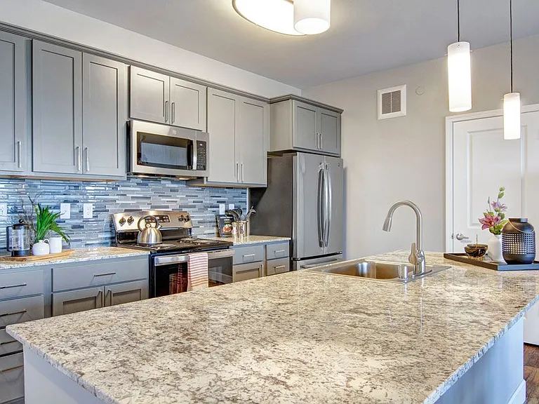 Gatsby Apartments — Photo 10