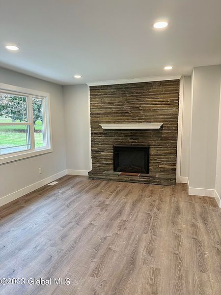 4th image of 453 Loudon Road