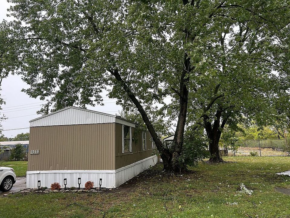 1st image of 1919 Greenfield Dr
