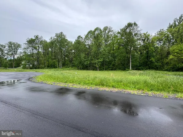 16 Huntsville Ct, Martinsburg, WV 25403