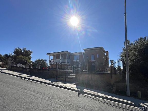 5th image of 303 Amparo Dr