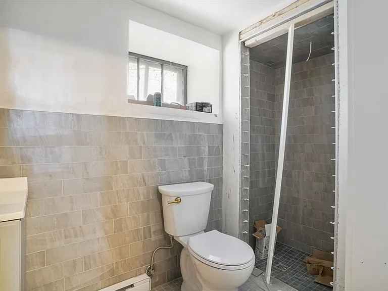 133 Winthrop St — Photo 17
